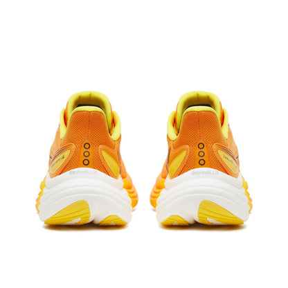 Saucony Triumph 24 Men Regular in Fuego / Orange running shoe photo 4 | MotionLab