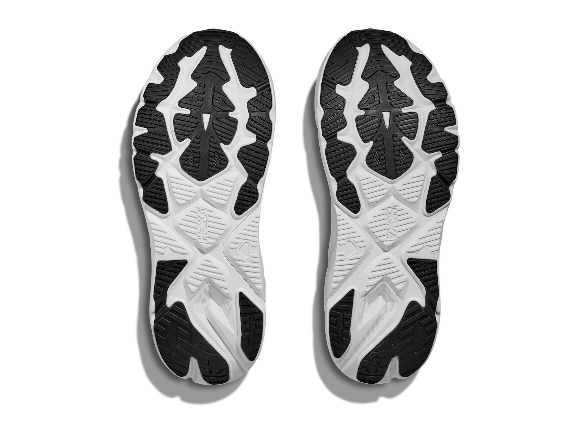 Arahi 8 Wide in Black / White running shoe photo 11 | MotionLab