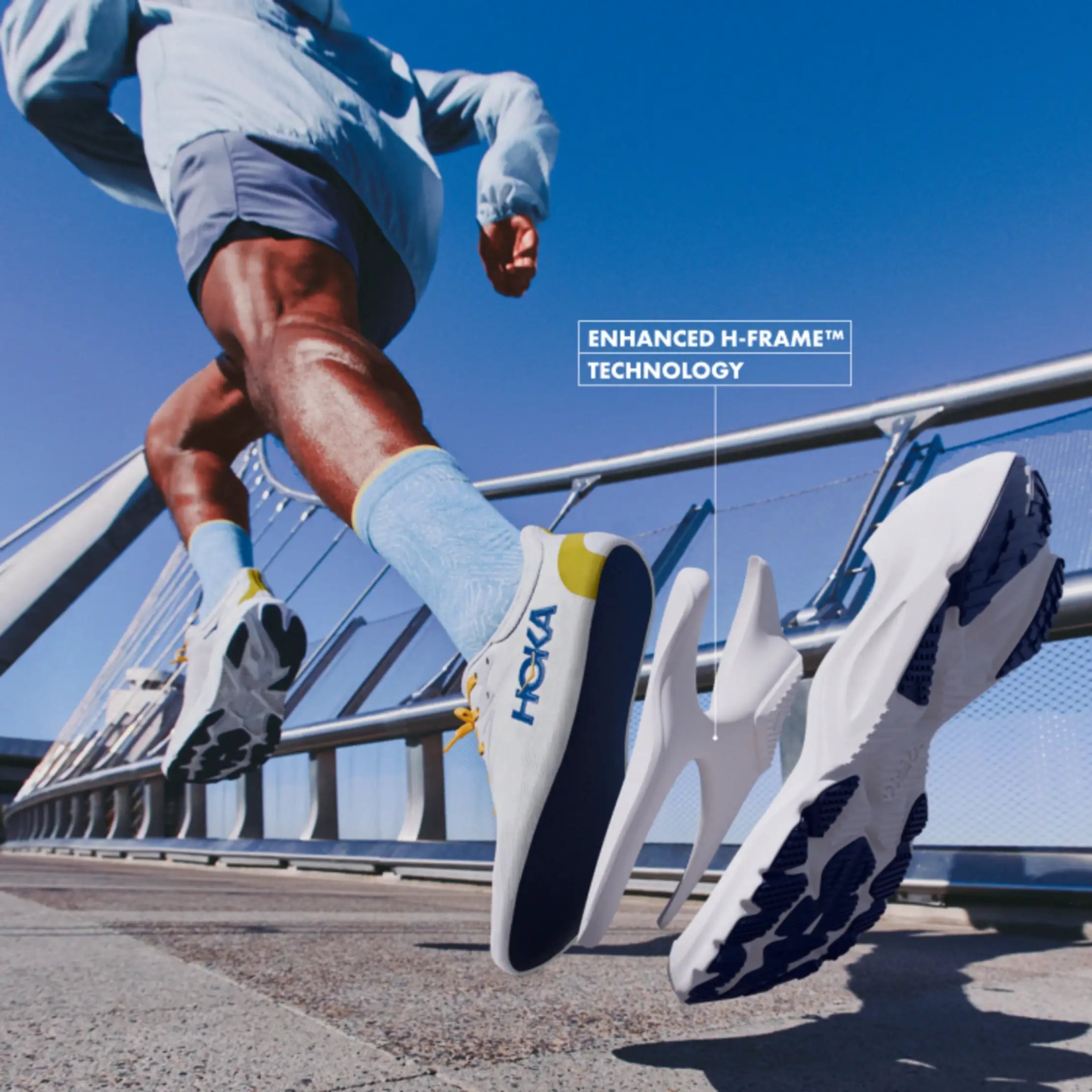 Arahi 8 Wide in Black / Skyward Blue running shoe photo 2 | MotionLab