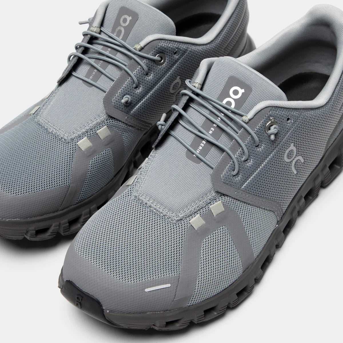 On Cloud 6 Men in Apollo / Eclipse running shoe photo 2 | MotionLab